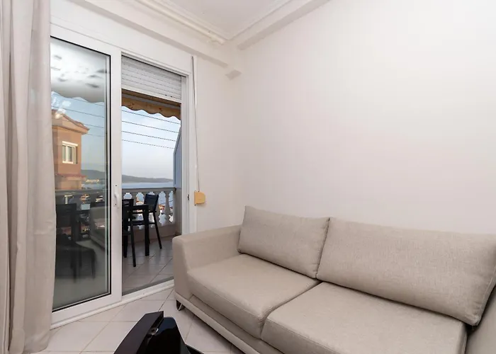 Theophile Apartment