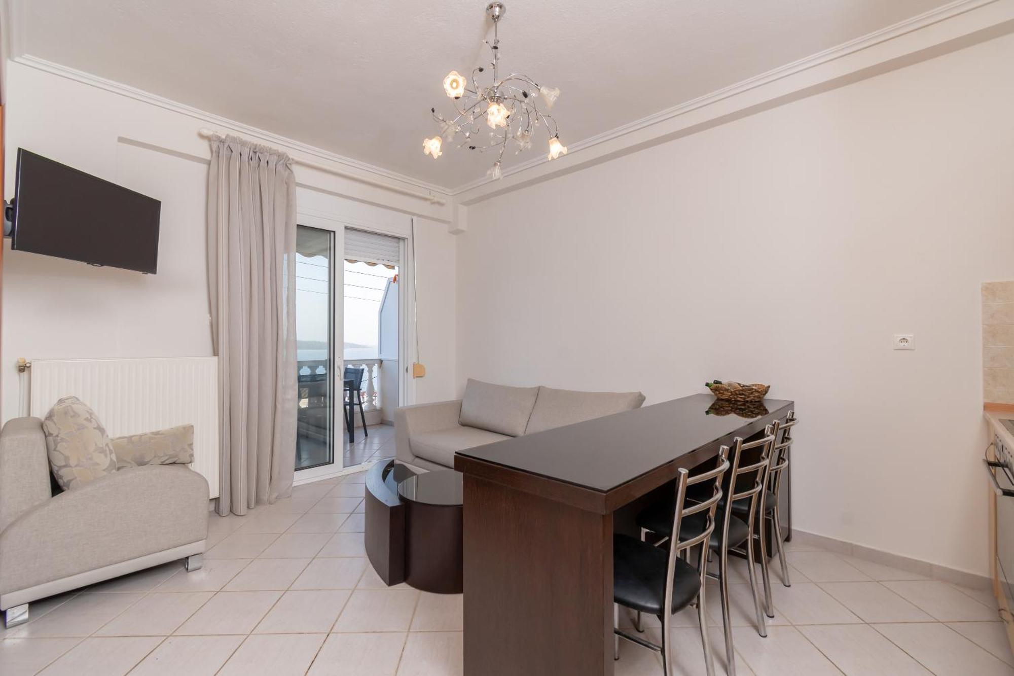 Theophile Apartment *